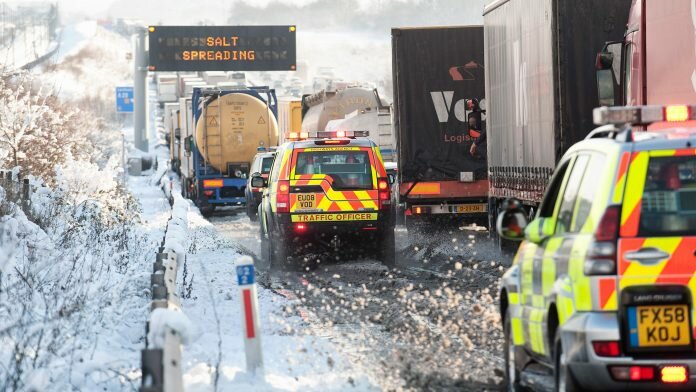 Maritime UK warns of permanent 20 mile-long traffic jam post Brexit © Highways England