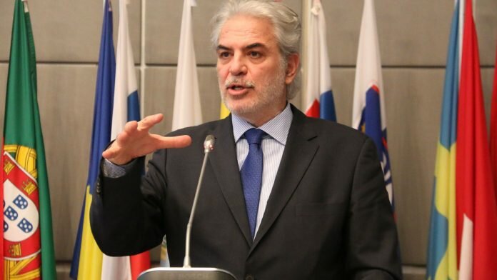 Commissioner Christos Stylianides welcomes humanitarian aid for eastern Ukraine © OSCE Parliamentary Assembly