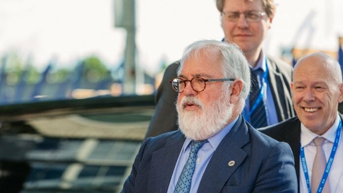 Cañete outlines long-term strategy to combat climate change